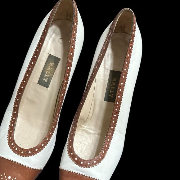Bally Diandra White Leather pump with brown Cap Toe and broguing detail size 8 N - Picture 4 of 16